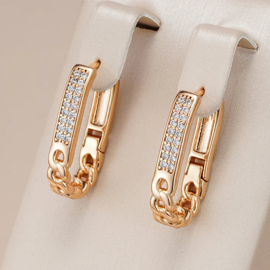 Brincos dourados brilhantes com correntes de zircônia cintilantes para um look glamouroso