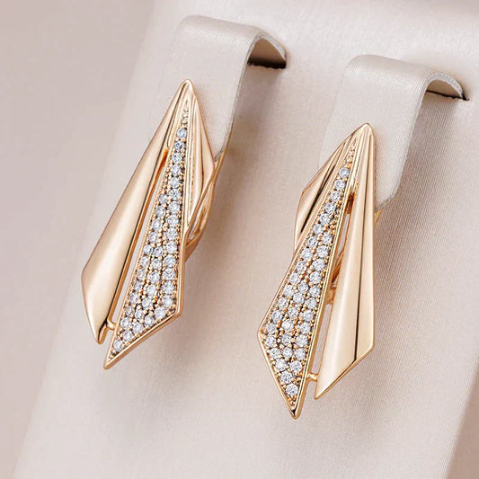 Brincos Elegantes em Ouro com Zircônias Brilhantes