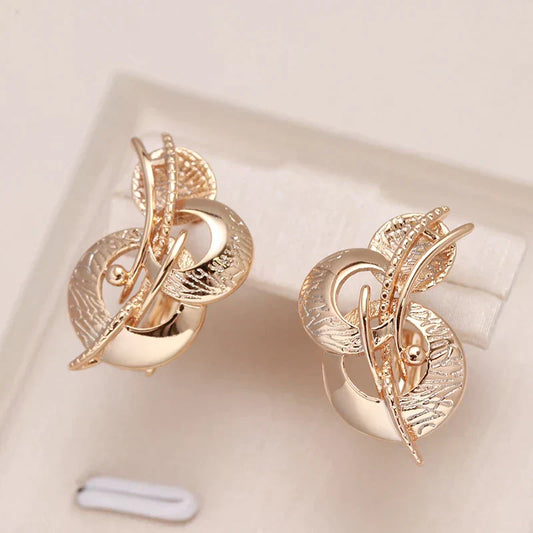 Brincos Guggenheim Elegância Dourada - Irradie Estilo e Graça!