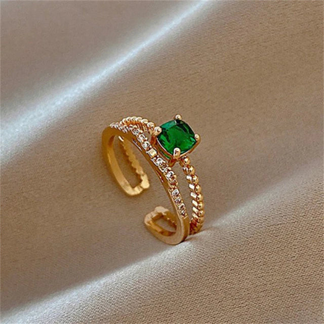 Anel ajustável e elegante com ouro radiante e zircão verde cintilante