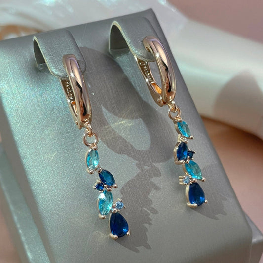 Fascinantes brincos em azul brilhante e cristal dourado cintilante