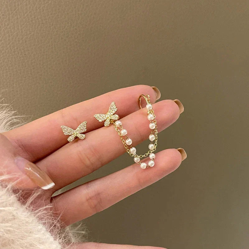 Deslumbrantes Brincos de Borboleta Dourados com Zircônias Brilhantes e Elegantes Pérolas