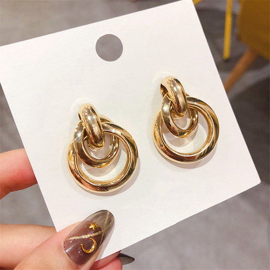 Brincos de luxo dourados glamourosos para aparições radiantes