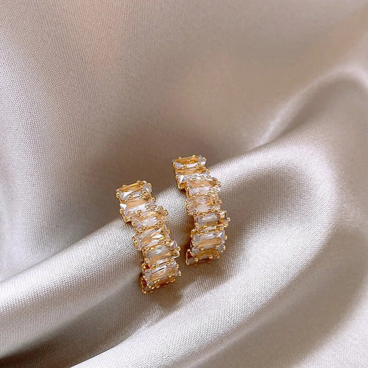 Fascínio em Glamour: Brilhantes Brincos com deslumbrantes incrustações de zircônia