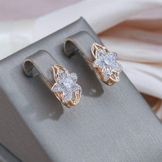 Elegantes brincos de ouro rosa com cristais brilhantes