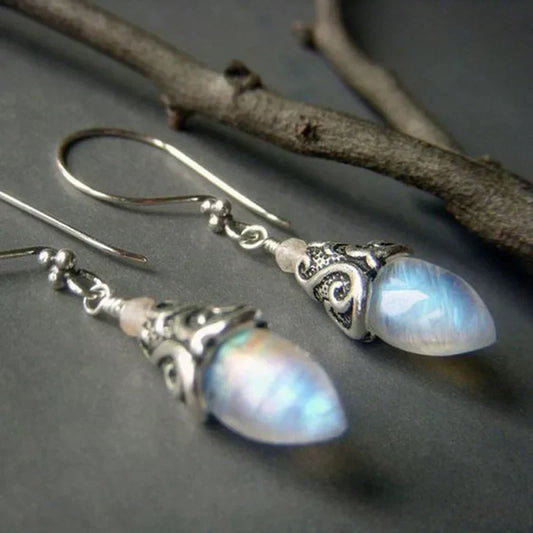 Brincos de Prata Vintage Chic com Elementos de Cristal da Lua Deslumbrantes