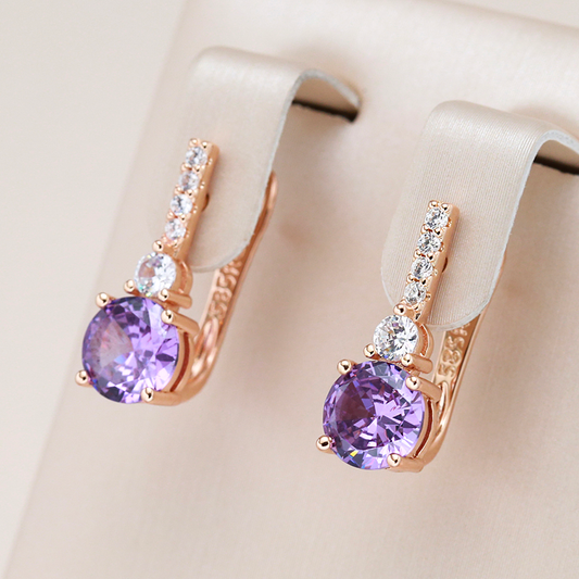 Brincos roxos cintilantes para uma apresentação elegante