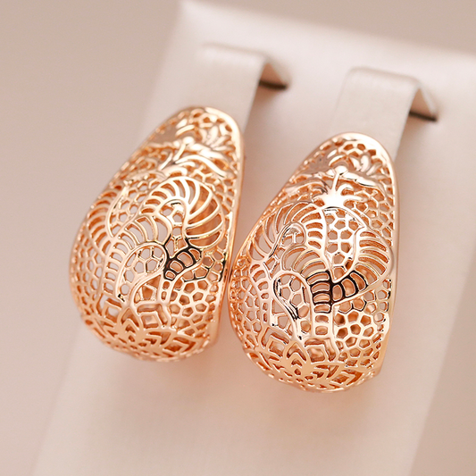 Brincos de ouro altos luxuosos para um brilho elegante