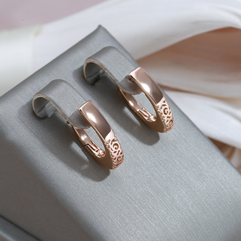 Earrings meia argola douradas elegantes para uma aparência glamourosa