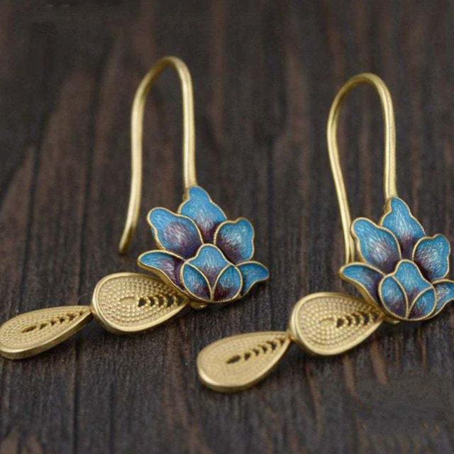 Brincos Boho Elegantes em Ouro com Fascinante Padrão de Lótus Azul