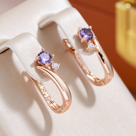 Brincos glamourosos com brilhantes cristais roxos