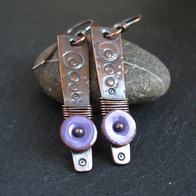 Brincos Elegantes Vintage-Lilas com Acentos de Bronze