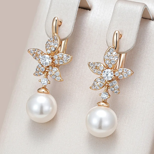 Earrings elegantes com pérolas cintilantes e brilho radiante