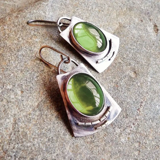 Brincos de prata vintage elegantes com detalhe verde