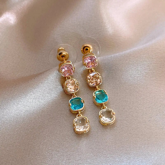 Deslumbrantes brincos de declaração multicoloridos para uma aparência glamourosa