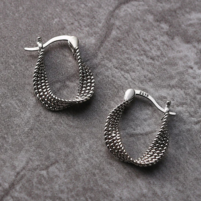 Earrings de Rede de Prata Vintage Elegantes – Brilho Clássico para Cada Momento