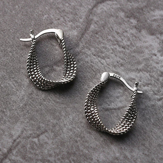 Earrings de Rede de Prata Vintage Elegantes – Brilho Clássico para Cada Momento