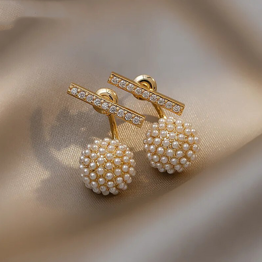 Brincos Elegantes de Pérola com Decorações Artísticas