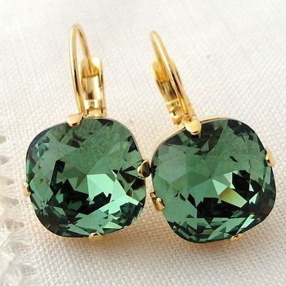 Incríveis Brincos de Zircônia Verde para uma Elegância Deslumbrante