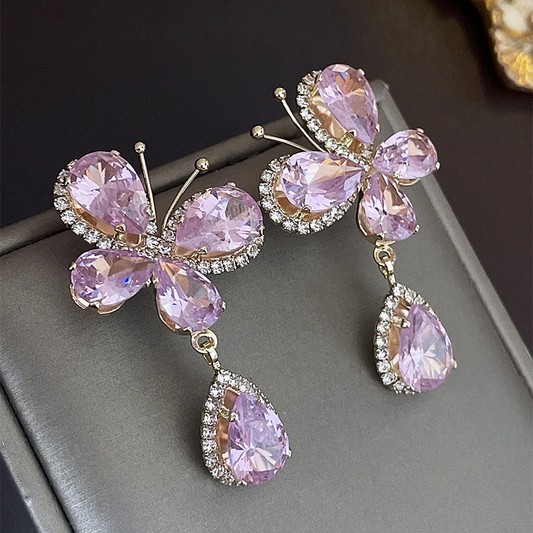 Brincos elegantes com design de margaridas rosas