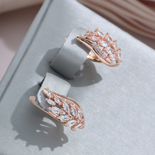 Brincos de Folha Elegantes e Radiantes para um Toque de Estilo
