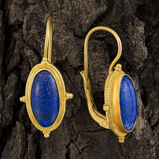 Brincos Vintage Elegantes em ouro nobre com um toque estiloso em azul