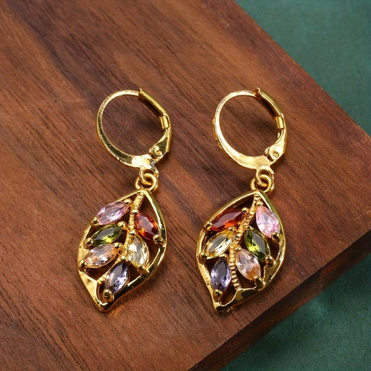 Fascinantes Brincos de Folhas Douradas Vintage com Zircônias Brilhantes