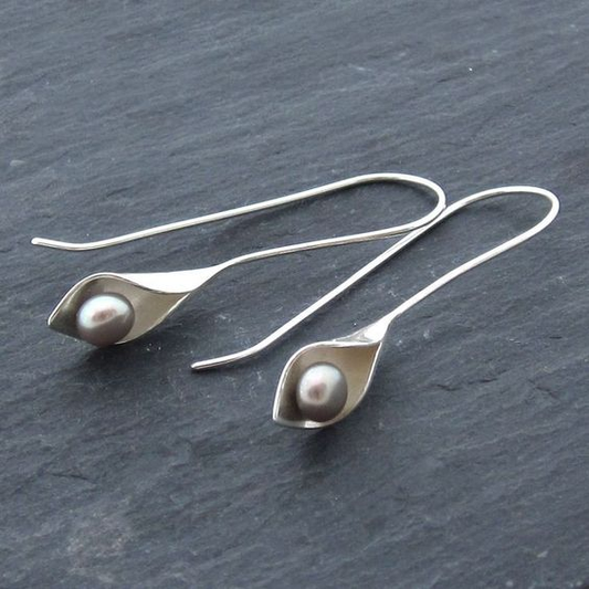 Brincos de Pérola de Prata Vintage Estilosos com Design Atrativo de Pingente