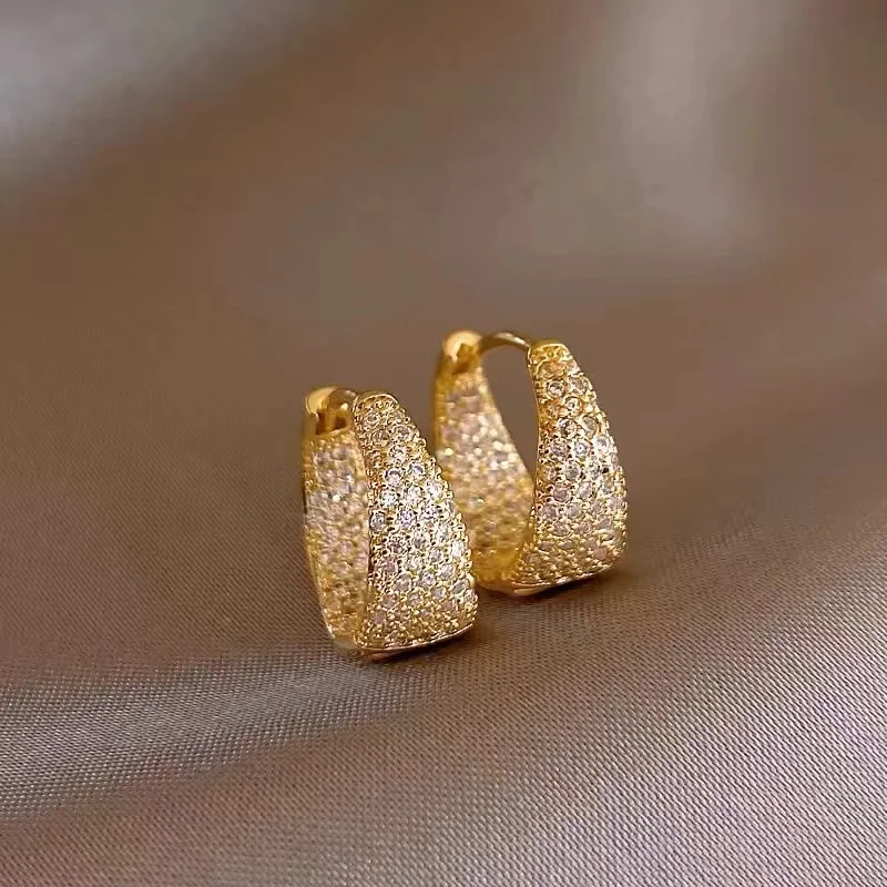 Brincos Korb Elegantes com Brilho Estiloso para uma Aparição Refinada