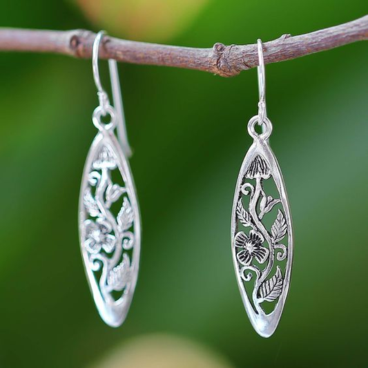Brinco pendente vintage elegante em design oco estiloso